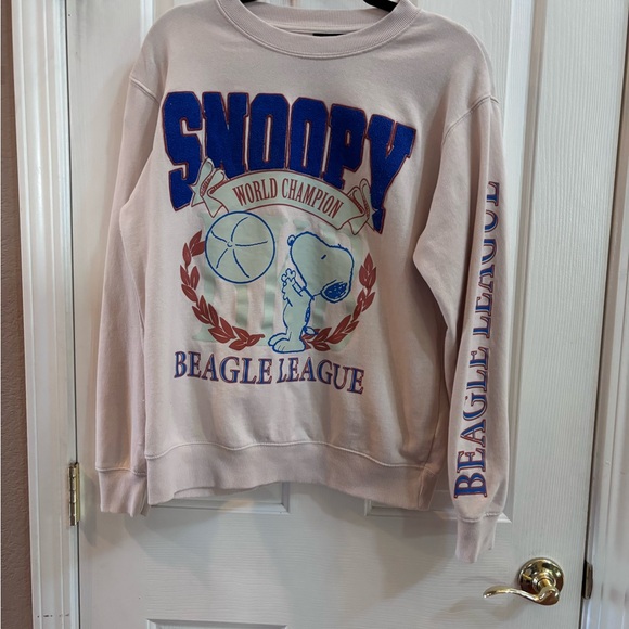 Peanuts Snoopy Beagle League Crewneck Sweatshirt Unisex M, and Snoopy Plush Toy - Picture 6 of 14